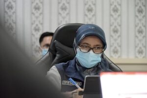 Cakupan vaksinasi COVID-9 di Jawa Barat sudah hampir mencapai 100 persen baik dosis pertama, maupun kedua. Data terakhir capaian total menunjukan sasaran masyarakat umum dosis pertama 94,56 persen, dan dosis kedua 80,11 persen. Untuk lansia, dosis satu 92,70 persen, dan dosis kedua 76,99 persen. Sedangkan untuk anak-anak, dosis satu 94,42 persen dan dosis dua mencapai 77,18 persen. "Namun kita tetap melakukan percepatan  vaksinasi untuk mencapai 100 persen dengan rata-rata kecepatan vaksinasi Jabar saat ini 208.706 dosis per hari" ujar Ketua Harian Satgas COVID-19 Jabar Dewi Sartika, di Kota Bandung, Selasa (19/4/2022).