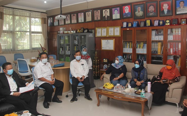 Komisi V DPRD Provinsi Jawa Barat mendorong setiap Pemerintah Kota/ Kabupaten untuk menggelar pembelajaran tatap muka agar diterapkan di sekolah dengan memperhatikan protokol kesehatan yang ketat.