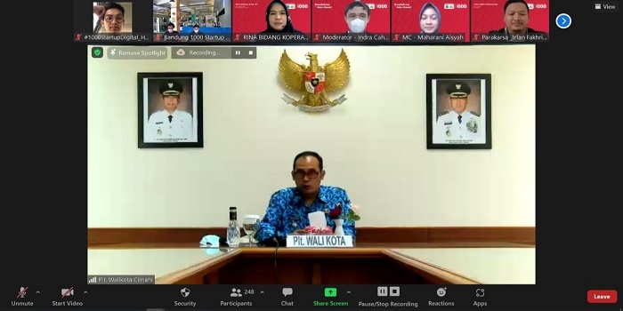 Provinsi Jawa Barat (Jabar) memiliki potensi yang cukup besar dalam upaya meningkatkan industri digital. Selain jumlah penduduk yang hampir mencapai 50 juta jiwa, potensi alam Jabar sangat beragam dan dapat terus dikembangkan melalui sentuhan teknologi. Pemerintah Pusat melalui Kementerian Komunikasi dan Informatika (Kominfo) pun intens melakukan Roadshow Gerakan Nasional 1.000 Startup Digital di Jabar. Pada Jumat (17/9/2021), roadshow berlangsung di Kota Cimahi secara hybrid dari Gedung Cimahi Techno Park.