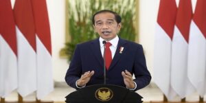 Presiden Joko Widodo (Jokowi) menyebut, peringatan Hari Sumpah Pemuda (HSP) ke-93 serta dalam era disrupsi saat ini menjadi momentum bagi pemuda untuk menjadi pemimpin dan memenangkan kompetisi. Pemuda juga harus bisa menguasai teknologi. “Dalam dunia yang penuh disrupsi, waktunya kaum muda menjadi pemimpin untuk memenangkan kompetisi. Pemimpin yang menguasai teknologi, bukan dikuasai teknologi,” kata Presiden Jokowi dalam peringatan Hari Sumpah Pemuda ke-93 secara virtual, Kamis (28/10/2021).