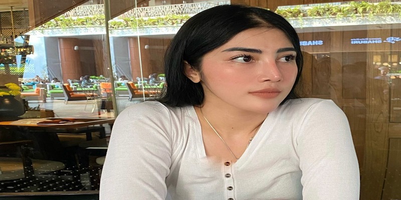 Dukungan pencalonan terhadap dua kader politik asal PDI-Perjuangan, Ganjar Pranowo dan Puan Maharani untuk maju dalam pilpres 2024 mendatang, terus bermunculan. Kali ini dukungan datang dari kelompok yang menamakan diri “Srikandi Ganjar-Puan”, yang secara terang-terangan mendukung Ganjar Pranowo dan Puan Maharani untuk dicalonkan dalam pilpres mendatang. Menurut ketua umum “Srikandi Ganjar-Puan”, Riris Riska Diana, baik Ganjar atau Puan ataupun keduanya, dapat melenggang menuju kontestasi presiden dan sangat memungkinkan untuk diusung oleh PDI-Perjuangan.