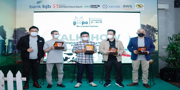 Sebagai upaya memperluas jaringan bisnis perusahaan, bank bjb melalui Divisi Kredit Ritel menggandeng PT Goopo Inovasi Indonesia untuk bekerja sama dalam sejumlah kolaborasi program. Kerja sama yang dijalin dilakukan guna memberikan referensi kemitraan bagi para debitur atau nasabah bank bjb. Adapun Goopo.id adalah platform interaktif beternak secara online yang dapat digunakan untuk memantau hewan ternak secara langsung setiap saat lewat fitur Live Monitoring. Selain itu, peternak juga bisa menjual hasil ternaknya secara online.