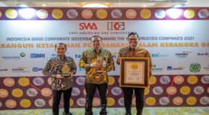 Memasuki akhir tahun 2021, bank bjb kembali mendapatkan penghargaan prestisius sebagai Indonesia Trusted Company. Penghargaan tersebut diberikan oleh Majalah SWA bersama Indonesia Institut for Corporate Governance (IICG) dalam acara Penganugerahan Indonesia Good Corporate Governance Award 2021 dengan tema "Membangun Ketahanan Perusahaan dalam Kerangka GCG" di Ballroom Shangri-La Jakarta, Rabu 8 Desember 2021.