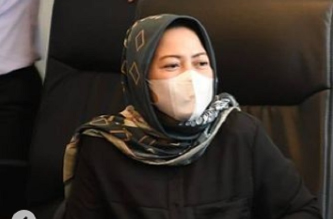 Anggota DPRD Jawa Barat dari Dapil Kota Bekasi dan Kota Depok Hj. Sumiyati, S.Pd.I .M,Ipol memberikan tanggapan atas keputusan Gubernur Ridwan Kamil soal kenaikan Upah Minimum Kabupaten/Kota se Jawa Barat. Dalam Keputusan Gubernur Nomor 561/Kep.732-Kesra/2021 Tentang Upah Minimum Kabupaten/Kota di Daerah Provinsi Jawa Barat tahun 2022 tersebut, kenaikan upah bervariasi antara 0.46 persen hingga 1,49 persen.