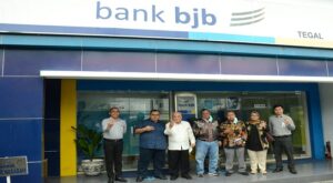 Sepuluh tahun berdiri di Provinsi selain Jawa Barat, Bank Jabar Banten (BJB) Cabang Kota Tegal dinilai sudah mampu menyumbangkan Penghasilan Asli Daerah (PAD) bagi Provinsi Jawa Barat. Hal itu terlihat dengan banyak nya nasabah dan penghasilan yang banyak. Anggota Komisi III DRPD Provinsi Jawa Barat, Irfan Suryanagara mengatakan, Bank BJB Cabang Tegal tersebut sudah memberikan keuntungan bagi Jabar, keuntungan tersebut terlihat dari perkembangan teknologi yang terlihat dan nasabah yang banyak dan mulai menyaingi bank nasional lain.