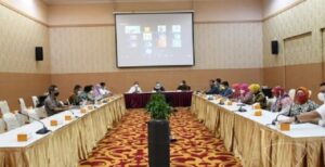 Dalam upaya mencari masukan dan informasi terkait pembahasan Raperda Perubahan Kedua Atas Peraturan Daerah No.12 Tahun 2006 Tentang PT.Tirta Gemah Ripah (TGR) Pimpinan dan Anggota Pansus VII DPRD Provinsi Jawa Barat melakukan kunjungan kerja (kunker) ke Kementerian Keuangan (Kemenkeu) Ditjen Risiko terkait dengan Pembahasan Proyek KPBU SPAM PDAM bersama Dengan PT. Tirta Gemah Ripah Bertempat di Gedung Frans Seda Jl. Dr. Wahidin Raya No.1, PS. Baru, Kecamatan Sawah Besar, Kota Jakarta Pusat, DKI Jakarta. Senin, (17/1/2022). Menurut Hj. Sumiyati, SPd .,M.I.Pol Anggota Pansus VII dari Fraksi Partai Demokrasi Indonesia Perjuangan (F-PDIP) DPRD Provinsi Jawa Barat.Pihaknya kunker Ditjen Risiko Kemenkeu Republik Indonesia.Guna mencari referensi berkaitan pembahasan raperda penyertaan modal PT.Tirta Gemah Ripah (TGR),jelas politisi perempuan partai berlambang banteng moncong putih ini. Seperti di ketahui,PT TGR mengajukan suntikan dana kurang 70 miliar rupiah lebih untuk modal kerja penjaminan.Oleh karena itu Pansus VII berkonsultasi ke Ditjen Risiko Kemenkeu Republik Indonesia.