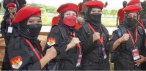 Anggota Dewan Perwakilan Rakyat Daerah (DPRD) Provinsi Jawa Barat dari Fraksi PDI Perjuangan, Hj.Sumiyati mengingatkan upaya untuk melestarikan lingkungan. Hal itu diutarakan Sum sapaan akrab skrikandi partai berlambang banteng moncong putih ini saat melakukan aksi penanaman pohon dan bersih-bersih aliran sungai di kawasan Banjir Kanal Timur (BKT) Jakarta Timur, Minggu (9/1/2022). Acara penanaman pohon dan bersih-bersih sungai itu digelar sehari menjelang puncak peringatan HUT PDIP ke-49.