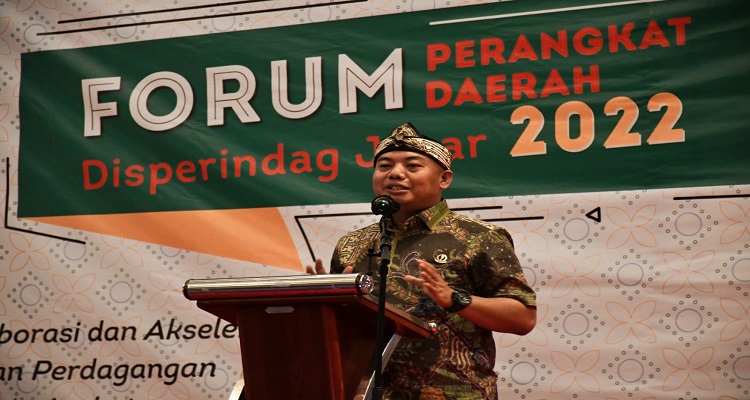 Ketua Komisi II DPRD Provinsi Jawa Barat Rahmat Hidayat Djati Memberikan pengarahan Kegiatan Forum Perangkat Daerah Disperindag Se-Jawa Barat. Kegiatan Forum Perangkat daerah ini dihadiri para Kadis Disperindag se Jawa Barat, Bapeda dan tokoh masyarakat Kabupaten Karawang serta hadir pula Sekretaris Daerah Provinsi Jawa Barat, Setiawan Wangsaatmaja. Dalam kesempatan ini Kang RHD --sapaan dari Rahmat Hidayat Djati-- menyampaikan, bahwa keberadaan Kawasan Industri di Karawang dan Jawa Barat ini tentunya mengandung dampak positif dan negatif yang harus disikapi dengan jujur oleh kita semua.