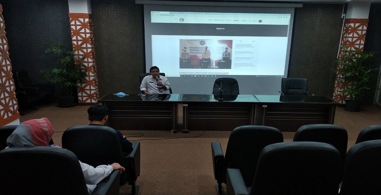 Sekretariat DPRD Kota Bandung melaksanakan Rapat Evaluasi Bulanan terkait peningkatan Kualitas Jaringan Dokumentasi Informasi dan Produk Hukum (JDIH) DPRD Kota Bandung, di Auditorium Setwan Kota Bandung, Rabu (06/04/2022). Sekretaris DPRD Kota Bandung H. M. Salman Fauzi, M.Si., menuturkan, pelaksanaan rapat ini bagian dari peningkatan pelayanan Produk Hukum DPRD kepada masyarakat Kota Bandung.