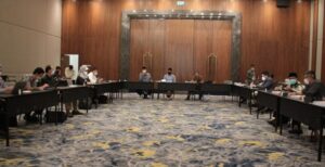 Peraturan Daerah mengenai Rencana Tata Ruang Wilayah (RTRW) menjadi pembahasan dalam rapat Pansus VI DPRD Provinsi Jawa Barat yang dinilai harus benar-benar maksimal karena akan segera di putuskan dalam sidang Paripurna dalam waktu dekat. Wakil Ketua DPRD Provinsi Jawa Barat, Achmad Ru'yat mengatakan, jika pembahasan tersebut merupakan tugas dari Pansus VI yang diupayakan agar segera rampung diputuskan dan bisa dijadwalkan dalam sidang paripurna akhir Maret. "Tetapi mencermati bahwa pembahsan RTRW ini suatu pembahasan yang strategis, melibatkan berbagai stakeholder, saya apresiasi ini. Pansus sudah keliling ke seluruh wilayah Jawa Barat jika saya katakan 27 kabupaten-kota terkomunikasikan, mengingat ada beberapa regulasi dari pusat yang harus disinergiskan karena porsi dari pusat menjadi guidance di dalam pengambilan keputusan, karena RTRW ini sangat berbeda dengan Pansus lain," ungkap Ru'yat di Kabupaten Bandung Barat, Selasa, (05/04/2022).