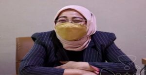 Anggota DPRD Jabar Hj Sumiyati mendukung kebijakan pemerintah bahwa mereka yang akan mudik lebaran 2022 harus mengikuti vaksin booster. Termasuk kebijakan terbaru untuk pemudik yang menggunakan pesawat terbang, dimana jika belum booster maka harus menunjukkan hasil pemeriksaan rapid test. “Kebijakan ini juga harus mengedepankan keselamatan seluruh rakyat Indonesia. Jadi, harus taat pada regulasi yang dibuat, seperti mengikuti vaksin booster dan yang belum harus menunjukan hasil pemeriksaan rapid test,” kata Sumiyati