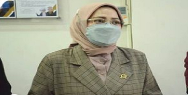 Bank BJB berhasil meraih penghargaan Top BUMD 2022 dengan peringkat 1 kategori BPD KBMI 2. Bank BJB kembali meraih penghargaan berkat inovasi digitalisasi serta pencapaian kinerja perseroan yang tumbuh positif di atas rata-rata perbankan nasional. Bank dengan kode emiten BJBR ini mendapatkan penghargaan anugerah Top BUMD 2022, peringkat 1 kategori BPD KBMI 2 (modal inti Rp 6 triliun sampai dengan Rp 14 triliun) dengan aset di atas Rp 100 triliun. Penghargaan tersebut diberikan dalam Forum & Awarding “Holdingisasi BPD – Peran Pemilik dan Pengurus Dalam Memajukan BUMD” yang berlangsung pada Kamis (19/5/2022). Terkait hal tersebut saat diminta tanggapanya Anggota Legislatif (Aleg) Komisi III DPRD Provinsi Jawa Barat, Hj.Sumiyati,S.Pd,I,. M.IPol. mengapresiasi capaian kinerja Bank Bjb sebagai mitra kerja Komisi III melalui telepon selulernya Jumat 20 Mei 2022. Anggota Fraksi Partai Demokrasi Indonesia Perjuangan (F-PDIP) DPRD Provinsi Jawa Barat DPRD Provinsi Jawa Barat dari Fraksi Partai Demokrat, Hj.Sumiyati,S.Pd,I,.M.IPol. Mengungkapkan,pihaknya dari Komisi III sangat mengapresiasi capaian Bank BJB yang meraih penghargaan Top BUMD 2022 tersebut tutur Bunda Sum sapaan akrab Hj.Sumiyati.