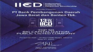 bank bjb meraih penghargaan Top Top 50 Emiten dengan Kapitalisasi Pasar Terbesar (Big Cap PLCs) dengan Praktek Tata Kelola Perusahaan Terbaik dalam ajang 13th IICD Governance Award. Penghargaan diberikan oleh Indonesian Institute for Corporate Directorship (IICD) bekerja sama dengan Berita Satu yang berlangsung pada Jumat, 27 Mei 2022 di Jakarta. Adapun penilainnya berdasarkan kapitalisasi pasar terbesar dengan menggunakan metode penilaian ASEAN CG Scorecard. Pemimpin Divisi Corporate Secretary bank bjb, Widi Hartoto mengatakan, penghargaan tersebut merupakan bukti nyata komitmen bank bjb dalam mewujudkan tata kelola perusahaan yang baik dalam setiap langkahnya.