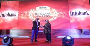 bank bjb berhasil kembali mengukir prestasi dengan meraih 3 penghargaan sekaligus dalam ajang 27th Infobank Award 2022 berkat kinerja keuangan yang gemilang. bank dengan kode emiten BJBR ini meraih special award The Best Performance KBMI 2 Bank ini 2022 (Asset Amount Above IDR.100T), special trophy Diamond Throphy (Predikat kinerja "Sangat bagus" Selama 20 Tahun Beruntun), reguler award Predikat kinerja "Sangat Bagus" Kelompok KBMI 2 (Modal Inti di Atas Rp6 Triliun s.d Rp14 Triliun) Aset 100 Triliun ke Atas - Infobank Award 2022. Penghargaan yang diterima Direktur Keuangan bank bjb Nia Kania dalam kegiatan High Level Forum & Upacara Penganugerahan yang berlangsung pada Kamis, 25 Agustus 2022 di Jakarta. Dalam acara tersebut juga digelar Forum Infobank dengan tema Second Half Economic Forecasting 2022 bertajuk Mewaspadai Signal Resesi dan Debitur Nakal.