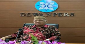 Persatuan Wartawan Indonesia (PWI) Kota Bandung turut berduka cita yang sangat mendalam atas kepulangan Ketua Dewan Pers, Prof. Azyumardi Azra yang meninggal dunia di Rumah Sakit Selangor, Kuala Lumpur, Malaysia Minggu 18 September 2022. "Innalilahi wa innailaihi rojiuun. Segenap pengurus dan anggota PWI Kota Bandung turut berduka cita atas meninggalnya tokoh pers Prof Azyumardi Azra," terang Ketua PWI Kota Bandung, Hardiyansyah, SH sesaat setelah mendengar kabar kepulangan Prof. Azyumardi Azra, Minggu, 18 September 2022. Menurut Andy sapaan akrab Ketua PWI Kota Bandung, insan pers saat ini tengah berduka sebab kehilangan sosok bapak yang kini menjabat sebagai Ketua Dewan Pers. "Semoga almarhum Prof Azyumardi Azra husnul khotimah serta keluarga yang ditinggalkan diberikan kekuatan dan ketabahan. Aamiin YRA," ujarnya seraya berdo'a.