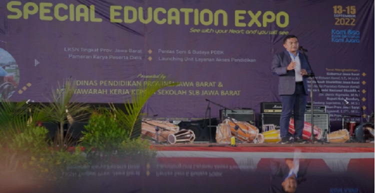 Jumlah Sekolah Luar Biasa Negeri di Jawa Barat bertambah. Penambahan tersebut antara lain karena alih kelola dari sejumlah SLB swasta menjadi SLB Negeri. Kepala Dinas Pendidikan Jabar Dedi Supandi mengemukakan hal itu dalam pembukaan Lomba Keterampilan Siswa Nasional (LKSN) SLB Tingkat Jawa Barat, di Soreang, Kabupaten Bandung, Selasa (13/9/2022). "Tahun 2020,  jumlah SLB Negeri di Jabar ada 38 sekolah, sementara SLB swasta sebanyak 190 sekolah. Namun dalam dua tahun terakhir jumlah SLB Negeri itu menjadi 51 atau bertambah 13 sekolah, " kata Dedi. Menurut Dedi, penambahan terjadi karena ada pembangunan baru dan alih kelola dari SLB swasta menjadi SLB Negeri.