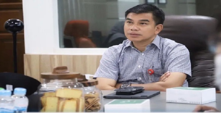 Perusahaan Daerah Air Minum atau PDAM Tirtawening berencana menaikkan tarif air bersih pada November 2022 mendatang. Direktur Utama Perumda Tirtawening Sonny Salimi mengatakan, rencana kenaikan tarif sebenarnya telah ada sejak 10 tahun lalu. Hingga kini trencana tersebut masih tertunda. "Jadi sebetulnya rencana yang tertunda kita ini sejak tahun 2013, terakhir kita menetapkan tarif sampai hari ini kurang lebih 10 tahun melakukan penyesuaian tarif," ujarnya di Kantor PDAM Tirtawening Kota Bandung, Jumat 2 September 2022. Atas hal itu, pihaknya akan mencoba menyesuaikan tarif yang telah ada sesuai aturan pemerintah pusat maupun surat keputusan Gubernur Jawa Barat.