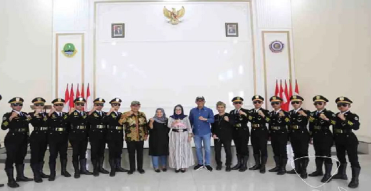 Komisi V DPRD Provinsi Jawa Barat mengapresiasi capaian membanggakan dari Pasheman ’90, Pasukan Pengibar Bendera dari SMK Negeri 2 Garut yang memenangi Indonesia’s Got Talent Musim 3. Anggota Komisi V DPRD Provinsi Jawa Barat Ade Kaca mengatakan Pasheman '90 yang berhasil menjuarai Indonesia's Got Talent 2022 telah mengharumkan dunia pendidikan Jawa Barat. "Kebanggaan tersendiri ya kita sebagai mitra pendidikan, dengan diraihnya juara kesatu Indonesia's Got Talent 2022 ini", ujar Ade. Hal senada diungkapkan Anggota Komisi V lainnya, Sri Rahayu Agustina yang mengatakan prestasi Pasheman '90 yang berhasil menjuarai Indonesia's Got Talent 2022 sekaligus bisa mengubah image para murid SMK di masyarakat.
