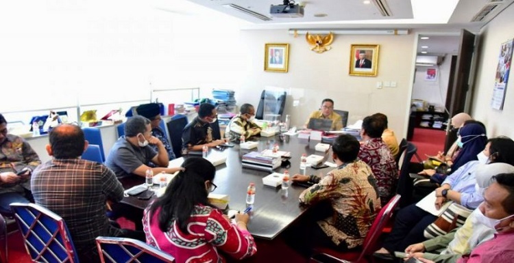 Pimpinan dan Anggota Pansus VII DPRD Provinsi Jawa Barat melakukan konsultasi ke Direktur Produk Hukum, Kementerian Dalam Negeri RI terkait dengan Finalisasi Pembuatan Ranperda Pengelolaan Tenaga Kesehatan Provinsi Jawa Barat. Kunjungan didampingi Dinas Kesehatan dan Biro Hukum Perintah Provinsi Jawa Barat Ketua Pansus VII DPRD Provinsi Jawa Barat Eryani Sulam mengatakan, Konsultasi pansus VII ke Kementerian Dalam Negeri kali ini untuk tahap finalisasi, ada beberapa point yang masih menjadi perdebatan dalam pembahasan pasal per pasal seperti judul untuk Ranperda, sebelumnya memakai kata pengelolaan, disarqnoan oleh Kemendagri menjadi fasilitasi karena kewenangan pemerintah provinsi yang terbatas karena adanya Undang-Undang No 23.