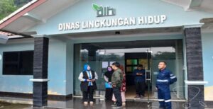 Anggota Komisi IV DPRD Provinsi Jawa Barat melaksanakan kunjungan ke TPPAS Legok Nangka Kabupaten Bandung dalam rangka meninjau lokasi Pengelolaan Sampah Regional pada Dinas Lingkungan Hidup Provinsi Jawa Barat. Rabu, (16/10/2022). Proyek TPPAS Legok Nangka merupakan proyek persampahan regional karena proyek ini direncanakan akan melayani enam kota/kabupaten d Jawa Barat, yaitu Kota Bandung, Kabupaten Bandung, Kabupaten Bandung Barat, Kota Cimahi, Kota Garut, dan Kota Sumedang. Kapasitas layanan proyek direncanakan sebesar sekitar 2000 ton per hari. Proyek akan dibangun di TPA Legok Nangka, yang nantinya akan menggantikan TPA Sarimukti yang telah mencapai kapasitas maksimum.