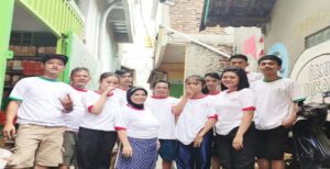 Debitur bank bjb asal Kota Bandung Endang Koswara tak pernah menyangka usaha roti yang dirintisnya mendapat pinjaman modal dari program kredit bjb Mesra. Berkat pinjaman tersebut, kini usahanya tumbuh dan berkembang. Beralamat di Jalan Kopo, Babakan Rahayu, Bojongloa Kaler, Kota Bandung, Endang memulai bisnis roti pada medio 2020 lalu saat terjadi pandemi Covid-19. Dia memilih melanjutkan usaha roti keluarganya yang telah lama mati suri. Dengan bermodalkan tabungan dan peralatan sebelumnya, Endang memulai usaha roti untuk dijual ke pasar. Usaha roti bernama Chen Chen Bakery ini awalnya memproduksi tak lebih dari 3-5 karung tepung terigu. Saat itu, dia dibantu empat orang karyawan untuk proses produksi, seperti mengadon, memanggang, hingga mendistribusikan.