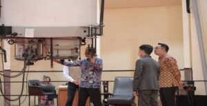 Gubernur Ridwan Kamil menyatakan komitmen Pemdaprov Jabar menjaga Observatorium Bosscha yang kini berusia 100 tahun. Menurut Ridwan Kamil, sebagai institusi pendidikan observatorium di Lembang, Kabupaten Bandung Barat telah banyak memberikan kontribusi pengetahuan keastronomian, tidak hanya di Indonesia dan Asia tapi juga di dunia. Bosscha istimewa karena berada di daerah ekuator yang bisa melihat belahan langit utara (northern hemisphere) maupun belahan langit selatan (southern hemisphere). Maka, observatorium ini harus dilindungi dari segala macam gangguan termasuk polusi cahaya yang dapat mengurangi akurasi alat pengamatan.