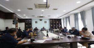 Komisi A DPRD Kota Bandung melakukan silaturahmi dan audiensi dengan Persatuan Wartawan Indonesia (PWI) Kota Bandung, di Gedung DPRD Kota Bandung, Kamis (2/2/2023). Dalam kesempatan tersebut, hadir Ketua Komisi A DPRD Kota Bandung H. Rizal Khairul, S.IP., M.Si., Sekretaris Komisi A DPRD Kota Bandung Erick Darmadjaya, B.Sc., M.K.P., Anggota Komisi A DPRD Kota Bandung H. Agus Andi Setyawan, S.Pd.I., dan Drs. H. Edi Haryadi, M.Si. Ketua Komisi A DPRD Kota Bandung, H. Rizal Khairul, SIP., M.Si. mengatakan bahwa media massa dan wartawan merupakan mitra Komisi A. Sehingga berharap silaturahmi dan komunikasi menjadi lebih intens ke depannya.