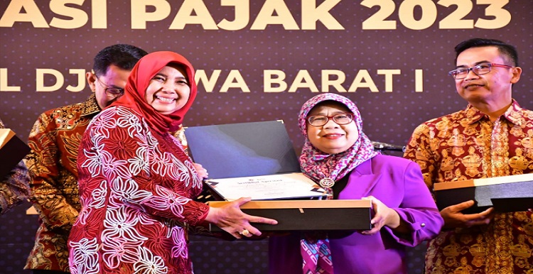 Sekretariat DPRD Jawa Barat mendapatkan penghargaan dari Direktorat Jenderal Pajak (DJP) Jabar I sebagai Wajib Pajak dengan Kontribusi Pembayaran Pajak Terbesar 2022. Penghargaan tersebut diberikan DJP Jabar I kepada Sekretariat DPRD Jawa Barat dalam acara Gebyar Apresiasi Pajak Tahun 2023 di The Trans Luxury Hotel, Jalan Gatot Subrono No. 289, Kota Bandung, Senin (20/3/2023) malam. Sekretaris DPRD Jawa Barat Ida Wahida Hidayati menuturkan, suatu kebanggaan bagi Sekretariat DPRD Jawa Barat mendapatkan penghargaan sebagai Wajib Pajak dengan Kontribusi Pembayaran Pajak Terbesar Tahun 2022.