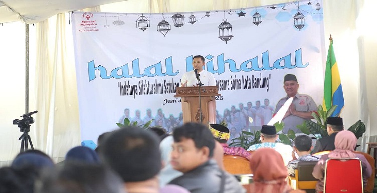 Anggota Komisi D DPRD Kota Bandung, H. Andri Rusmana, S.Pd.I, berharap pemerintah untuk memperhatikan kesejahteraan para atlet, termasuk atlet difabel yang menorehkan prestasi baik di event nasional maupun internasional. Hal tersebut ia sampaikan pada acara Halalbihalal dan Silaturahmi Special Olympics Indonesia (SOIna) Kota Bandung, di Kantor Sidolig, Bandung, Jumat (12/5/2023). "Saya berharap pemerintah memperhatikan kesejahteraan para atlet ini, misalnya dengan melakukan pendampingan dan berbagai inovasi lainnya," ujarnya.