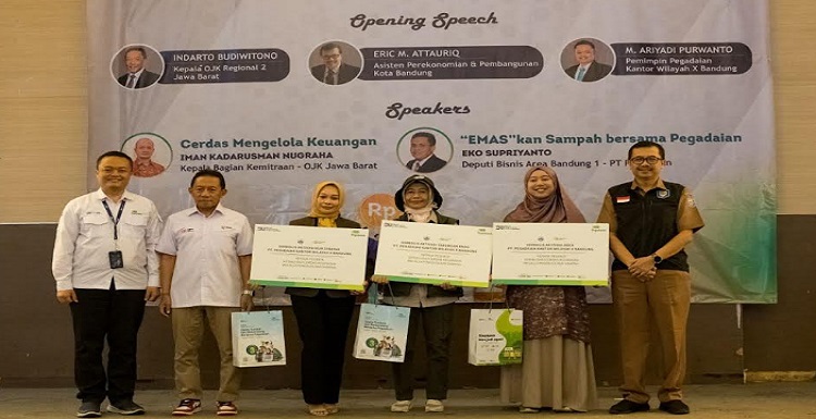 Sekarang bukan hal yang mustahil membuat sampah di rumah menjadi barang berharga seperti emas. Sampah yang tak lagi terpakai yang biasanya teronggok di tempat sampah bisa ‘disulap’ jadi emas. Pemerintah Kota (Pemkot) Bandung melalui Tim Percepatan Akses Keuangan Daerah (TPAKD) Kota Bandung tahun 2023, Otoritas Jasa Keuangan berkolaborasi dengan PT Pegadaian Kantor Wilayah X Bandung menghadirkan program Mengelola Sampah Menjadi Emas kepada 300 Bank Sampah Unit dan pelaku Usaha Mikro Kecil dan Menengah (UMKM) di Kota Bandung. Asisten Perekonomian dan Pembangunan Kota Bandung, Eric M Attauriq mengatakan, program ini merupakan bentuk optimalisasi pelayanan publik terutama terkait pengelolaan sampah. Masyarakat diajak untuk menyulap sampah rumah tangga menjadi tabungan emas melalui bank sampah.