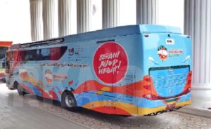 Roadshow bus KPK bakal menyambangi Kota Bandung pada 2 Juli 2023 mendatang untuk menyebarkan semangat antikorupsi dan mengedukasi masyarakat mengenai nilai-nilai antikorupsi. Dengan mengangkat tema Jelajah Negeri Bangun Anti Korupsi Tahun 2023. "Hajar Serangan Fajar" tersebut bakal di Gelar di Depan Halaman Gedung sate Jalan Diponegoro. Plh Wali Kota Bandung Ema Sumarna mengatakan, integritas menjadi kewajiban setiap orang. Untuk itu pihaknya mendorong organisasi perangkat daerah (OPD) di Kota Bandung untuk ikut terlibat menyukseskan kegiatan tersebut.