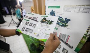 Pemkot Bandung bekerja sama dengan Kementerian Pekerjaan Umum dan Perumahan Rakya (PUPR) dan badan usaha lain akan menyediakan hunian murah bagi warga Bandung berupa apartemen atau rumah susun di kawasan Cisaranten Bina Harapan, Kecamatan Arcamanik. Direktur Pelaksanaan Pembiayaan Perumahan, Haryo Bekti Martoyoedo mengatakan, berbagai fasilitas akan dibangun di Rumah Susun Cisaranten Bina Harapan.