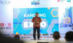 Pemerintah Kota (Pemkot) Bandung bersama Kementerian Pekerjaan Umum dan Perumahan Rakya (PUPR) dan badan usaha lain akan menyediakan 1.879 unit hunian murah bagi warga Kota Bandung.Hunian tersebut berupa apartemen atau rumah susun di kawasan Cisaranten Bina Harapan, Kecamatan Arcamanik.