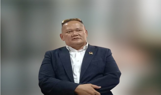 Anggota Komisi I Dewan Perwakilan Rakyat Daerah (DPRD) Provinsi Jawa Barat Raden Tedi,ST angkat bicara menanggapi terkait larangan penggunaan sepeda listrik di jalanan oleh Polrestabes Bandung. Padahal regulasi terkait kendaraan listrik di Jabar belum terbentuk. Politisi Partai Amanat Nasional (PAN) Anggota Komisi I DPRD Jabar, Kang Tedi sapaan akrab Raden Tedi mengakui, pada dasarnya aturan main atau regulasi mengenai penggunaan sepeda bermesin listrik ini memang belum ada aturan di tingkat provinsi. "Kalau setahu saya belum ada (regulasi) terkait sepeda, motor dan mobil listrik terutama soal retribusi. Kami minta itu agar diperhatikan dan disiapkan regulasi dari Pemprov," ungkap Kang Tedi saat dikonfirmasi media,Kamis (10/8/2023).