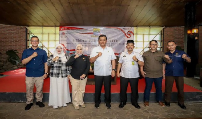 Badan Kesatuan Bangsa dan Politik (Bakesbangpol) Kota Bandung menggelar Kemah Partai Politik (Patpol) di D'Riam Riverside, Jalan Raya Ciwidey, Kabupaten Bandung. Acara ini merupakan upaya Pemkot Bandung mewujudkan suasana Kota Bandung yang kondusif selama pelaksanaan Pemilihan Umum (Pemilu) dan Pemilihan Kepala Daerah (Pilkada) Serentak 2024. Kegiatan ini dibuka oleh Pelaksana Harian Wali Kota Bandung, Ema Sumarna. Dalam sambutannya, Ema menyebut acara ini sebagai simbol keakraban dan kegembiraan bagi insan politik dan seluruh masyarakat di Kota Bandung.