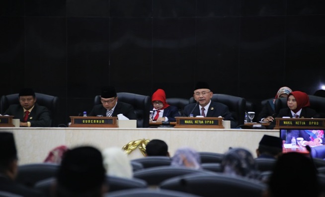 DPRD Jawa Barat menggelar rapat paripurna mendengarkan pidato kenegaraan Presiden Republik Indonesia (RI) dalam rangka Hari Ulang tahun (HUT) ke-78 kemerdekaan RI. Rapat paripurna dipimpin oleh Wakil Ketua DPRD Jawa Barat Achmad Ruhiyat, dan didampingi Wakil Ketua DPRD Jawa Barat Ineu Purwadewi Sundari. Hadir pula Gubernur dan Wakil Gubernur Jabar, Ridwan Kamil dan Uu Ruzhanul Ulum serta Forum Koordinasi Pimpinan Daerah (Forkopimda) Jabar.