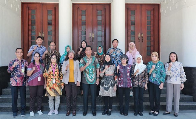 Sebagai upaya untuk menekan kekerasan terhadap perempuan dan anak, Pemerintah Kota (Pemkot) Bandung mengakselerasi fungsi Pusat Pelayanan dan Pemberdayaan Perempuan (Puspel PP) di bawah Dinas Pemberdayaan Perempuan dan Perlindungan Anak (DP3A). Keberadaan Puspel PP di setiap kelurahan untuk membantu peran UPT Pusat Pelayanan Terpadu Pemberdayaan Perempuan dan Anak (P2TP2A). Puspel PP sengaja ditempatkan di kewilayahan agar bisa lebih dekat dengan warga. Saat ini telah terbentuk 151 Puspel PP di setiap kelurahan. Plh. Wali Kota Bandung, Ema Sumarna mengatakan, tugas dan fungsi Puspel PP ini sebagai pusat informasi bagi perempuan, pelayanan korban kekerasan dan pemberdayaan perempuan serta keluarga.