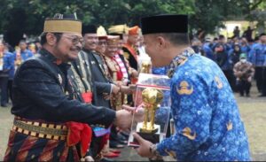 Pemerintah Kota (Pemkot) Bandung melalui Dinas Ketahanan Pangan dan Pertanian (DKPP) mendapatkan penghargaan tertinggi Piala Abdibaktitani 2023. Penghargaan ini diserahkan langsung oleh Menteri Pertanian Republik Indonesia, Syahrul Yasin Limpo, pada Upacara Kemerdekaan Indonesia, Kamis 17 Agustus 2023 di Kantor Pusat Kementerian Pertanian Jakarta. Hal itu dijelaskan Kepala DKPP Kota Bandung, Gin Gin Ginanjar saat dihubungi. Penghargaan ini merupakan kali ketiga diperoleh Pemkot Bandung.