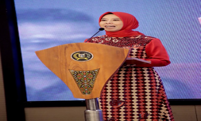 Ketua DPRD Jawa Barat Ineu Purwadewi Sundari berharap rapat kerja nasional Asosiasi DPRD Provinsi Seluruh Indonesia (ADPSI) dan Asosiasi Sekretaris DPRD Provinsi Seluruh Indonesia (ASDEPSI) bisa menyamakan persepsi atas Peraturan Presiden (Perpres) Nomor 53 Tahun 2023 tentang Perubahan atas Peraturan Presiden Nomor 33 Tahun 2020 tentang Standar Harga Satuan Regional terhadap DPRD Provinsi Seluruh Indonesia termasuk implementasinya. Hal tersebut disampaikan Ineu Purwadewi Sundari saat memberikan sambutan dalam acara rapat kerja nasional ADPSI dan ASDEPSI di Hotel Pullman Kota Bandung, Kamis (19/10/2023). Selain itu, Ineu Purwadewi Sundari pun berharap hasil rapat kerja nasional ADPSI dan ASDEPSI bisa membawa kebaikan, dan berpengaruh positif terhadap kerja-kerja DPRD. Mengingat DPRD di seluruh Indonesia tengah menghadapi tahun politik, Pemilu 2024.