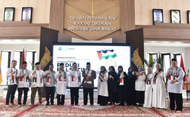 Sekretariat DPRD Jawa Barat menggelar bimbingan mental sekaligus penyerahan donasi untuk warga Palestina. Acara tersebut dilakukan di lobby ruang sidang paripurna Dewan Perwakilan Rakyat Daerah Provinsi Jawa Barat. Dalam sambutannya, Sekretaris DPRD Jawa Barat Barnas Adjidin menyampaikan keprihatinannya atas kondisi di Palestina. Ia pun menyampaikan doa dan berharap perang di Palestina segera berakhir. Sebagai bentuk kepedulian terhadap sesama manusia, terhadap warga Palestina. Sekretariat DPRD Jawa Barat menggagas Peduli Palestina yaitu, program pemberian donasi untuk warga Palestina.