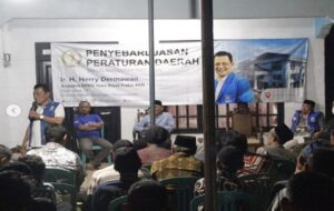Anggota Dewan Perwakilan Rakyat Daerah (DPRD) Provinsi Jawa Barat, Ir. H. Herry Dermawan Daerah Pemilihan (Dapil) XIII Kab. Kuningan, Kab. Ciamis, Kab. Pangandaran dan Kota Banjar, melaksanakan Kegiatan Penyebarluasan Peraturan Daerah (PERDA) Provinsi Jawa Barat yang dilaksanakan di Dusun Jatibarang Desa Sindangangin Kec. Lakbok Kab. Ciamis. Minggu, (28/01/2024). Ir. H. Herry Dermawan Politisi dari Partai Amanat Nasional (PAN) ini melaksanakan Penyebarluasan Perda Terkait Dengan Perda Provinsi Jawa Barat Nomor 04 Tahun 2012 Tentang Kemandirian Pangan Daerah.
