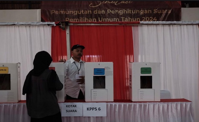 Peran Gen Z dan Milenial menjadi krusial dalam penyelenggaraan Pemilu serentak 2024. Sebagai kelompok pemilih yang mendominasi dalam kontestasi lima tahunan ini, Gen Z dan Milenial juga tak hanya menjadi pemilih saja namun juga berperan aktif menjadi penyelenggara mulai dari petugas Panitia Pemilihan Kecamatan (PPK), Panitia Pemungutan Suara (PPS) sampai Kelompok Penyelenggara Pemungutan Suara (KPPS). Salah satu milenial Kota Bandung yang aktif menjadi anggota PPK adalah Andre Abdul Rozak (26). Ia kini aktif menjadi anggota PPK Kecamatan Bandung Wetan. Andre menyebut, ketertarikannya menjadi penyelenggara Pemilu bermula sejak 2019 saat menjadi bagian dari sekretariat PPS Kelurahan