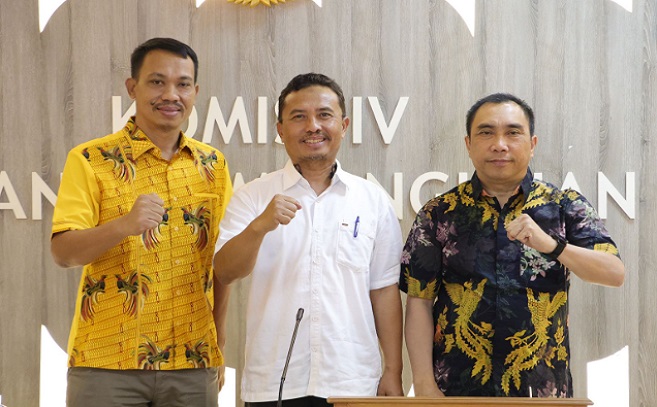 Sekretariat DPRD Provinsi Jawa Barat menerima kunjungan kerja dari Dewan Perwakilan Rakyat Daerah (DPRD) Kabupaten Bogor, Kota Kendari Sulawesi Tenggara dan DPRD Kabupaten Nunukan Kalimantan Utara. Kunjungan kerja tersebut diterima sekaligus, dan langsung oleh Kepala Bagian (Kabag) Fasilitasi, Penganggaran dan Pengawasan Sekretariat DPRD Jawa Barat Iman Tohidin di ruang Komisi IV DPRD Jawa Barat.