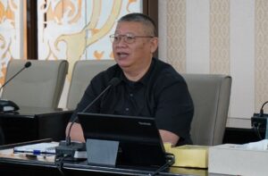 DPRD Provinsi Jawa Barat terima konsultasi dan koordinasi terkait pelaksanaan Penyebarluasan Peraturan Daerah (Perda), dan wawasan kebangsaan dari Dewan Perwakilan Rakyat Daerah (DPRD) Kabupaten Malinau, Provinsi Kalimantan Utara. Konsultasi dan koordinasi DPRD Kabupaten Malinau, Provinsi Kalimantan Utara diterima oleh Pejabat Fungsional Pranata Hubungan Masyarakat Ahli Muda Bagian Persidangan dan Perundang-undangan Sekretariat DPRD Jawa Barat M Hafidz didampingi pejabat fungsional lainnya di ruang Badan Musyawarah (Banmus) DPRD Jawa Barat.