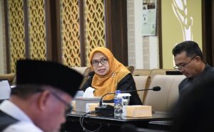 Sekretariat DPRD Provinsi Jawa Barat menyampaikan persiapan pelantikan dewan baru periode 2024-2029 sudah 80 persen. Pelantikan Anggota DPRD Provinsi Jawa Barat periode 2024-2029 akan dilaksanakan Senin 2 September 2024 di Gedung Merdeka. “Kami (Sekretariat DPRD Jawa Barat) telah siap 80%, dan semua persiapan sejauh ini sudah terakomodasi dengan baik. Sisanya, 20% diharapkan akan berjalan lancar hingga hari pelantikan,” kata Pelaksana Harian (Plh) Sekretaris DPRD Provinsi Jawa Barat sekaligus Kepala Bagian (Kabag) Persidangan dan Perundang-Undangan Iis Rostiasih, Kota Bandung,