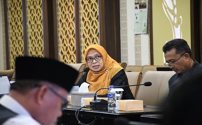 Sekretariat DPRD Provinsi Jawa Barat menyampaikan persiapan pelantikan dewan baru periode 2024-2029 sudah 80 persen. Pelantikan Anggota DPRD Provinsi Jawa Barat periode 2024-2029 akan dilaksanakan Senin 2 September 2024 di Gedung Merdeka. “Kami (Sekretariat DPRD Jawa Barat) telah siap 80%, dan semua persiapan sejauh ini sudah terakomodasi dengan baik. Sisanya, 20% diharapkan akan berjalan lancar hingga hari pelantikan,” kata Pelaksana Harian (Plh) Sekretaris DPRD Provinsi Jawa Barat sekaligus Kepala Bagian (Kabag) Persidangan dan Perundang-Undangan Iis Rostiasih, Kota Bandung,