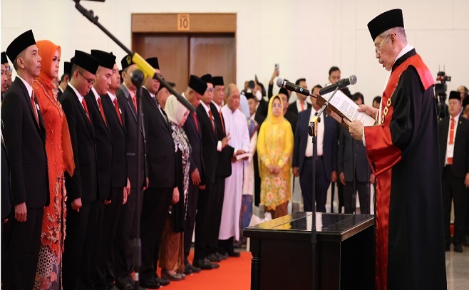 Sebanyak 120 anggota Dewan Perwakilan Rakyat Daerah (DPRD) Provinsi Jawa Barat secara sah telah mendapatkan Surat Keputusan (SK) Peresmian Pengangkatan Anggota DPRD Provinsi Jawa Barat masa jabatan 2024-2029 melalui Keputusan Menteri Dalam Negeri Nomor 100.2.1.4-3613 Per tanggal 30 Agustus 2024. 120 wakil rakyat dari 27 Kabupaten dan Kota yang tersebar di 15 daerah pemilihan (dapil) di Jawa Barat yang duduk di DPRD Jawa Barat dilantik atau pengambilan sumpah/janji di Gedung Merdeka Bandung pada tanggal 2 September 2024 . Beberapa legislatoryang mendapatkan kursi di DPRD Provinsi Jawa Barat tersebut setelah dilantik mengundurkan diri, karena memutuskan untuk ikut Pilkada 2024, seperti Anne Ratna Mustika maju sebagai balon bupati Kabupaten Purwakarta, Deden Nasihin maju sebagai balon bupati Kabupaten Cianjur, Edi Rusyandi maju sebagai balon bupati Kabupaten Bandung Barat, dan Reynaldi Putra Andita Budi Raemi maju sebagai balon bupati Subang.