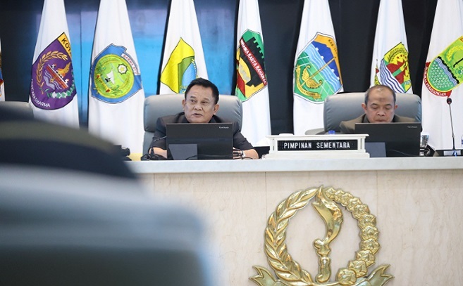 DPRD Provinsi Jawa Barat menggelar Rapat Paripurna dengan agenda Pengumuman Pembentukan Fraksi-Fraksi masa jabatan 2024-2029. Rapat paripurna dipimpin langsung oleh Ketua Sementara DPRD Provinsi Jawa Barat Taufik Hidayat turut mendampingi Wakil Ketua Sementara DPRD Provinsi Jawa Barat Iwan Suryawan.