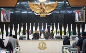 DPRD Provinsi Jawa Barat menggelar Rapat Paripurna dengan agenda Pengumuman Pembentukan Fraksi-Fraksi masa jabatan 2024-2029. Rapat paripurna dipimpin langsung oleh Ketua Sementara DPRD Provinsi Jawa Barat Taufik Hidayat dari Partai Gerindra didampingi Wakil Ketua Sementara DPRD Provinsi Jawa Barat Iwan Suryawan dari Partai Leadilan Sejahtera. ada 3 Fraksi yang diketuai politisi perempuan atau srikandi partai berdasarkan usulan dari DPD/DPW partai politik.Sebagaimana dikatakann Plh Sekretaris DPRD Jabar Iis Rostiasih saat membacakan surat dari pimpinan partai politik politik di Jabar.