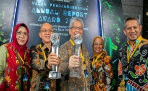 Penerapan Good Corporate Governance (GCG) di PT. Bank Pembangunan Daerah Jawa Barat dan Banten (bank bjb) telah menunjukkan hasil yang signifikan, membawa bank bjb semakin bertumbuh dan berkontribusi pada ekonomi. Sebagai salah satu perusahaan terkemuka di Indonesia, bank bjb menerapkan GCG yang ketat dalam setiap aspek bisnisnya. Menginggat Good Corporate Governance (GCG) merupakan fondasi penting bagi setiap perusahaan yang ingin terus berkembang di tengah persaingan bisnis yang semakin ketat. Dengan penerapan tata kelola yang baik, perusahaan tidak hanya memastikan kelancaran operasional, tetapi juga menjaga kepercayaan pemangku kepentingan serta memenuhi standar-standar kepatuhan yang ditetapkan regulator.
